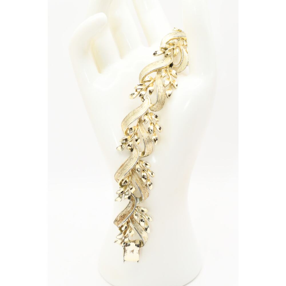 Vintage Lisner Gold Tone Ribbon Leaf Bracelet Signed 1950s 7 Inch